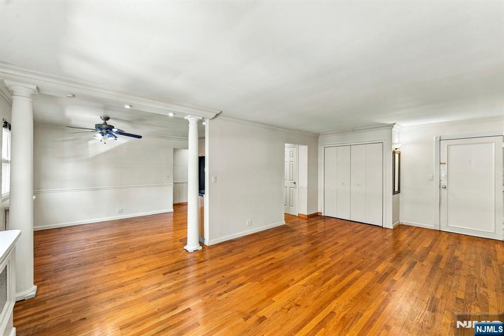 201 Oakdene Place E2