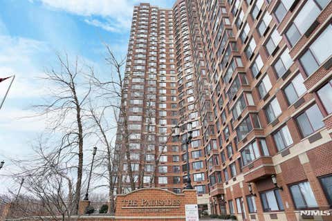 Photo of 100 Old Palisade Rd #3406, Fort Lee, NJ 07024 (MLS # 26027596)