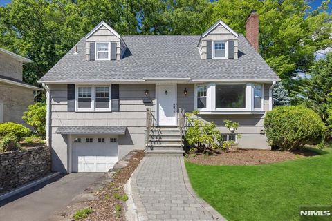 Photo of 101 Pershing RD, Englewood Cliffs, NJ 07632 (MLS # 26023602)
