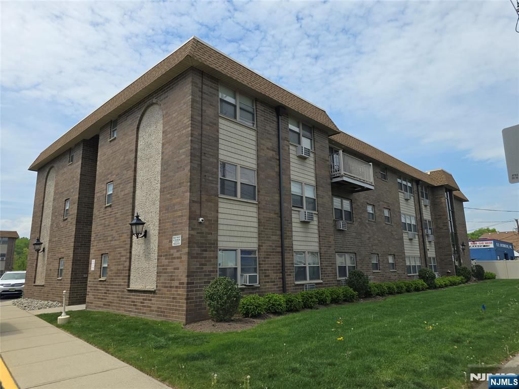 Photo of 199 Bergen Turnpike Turnpike #3D, Ridgefield Park, NJ 07660 (MLS # 26002030)