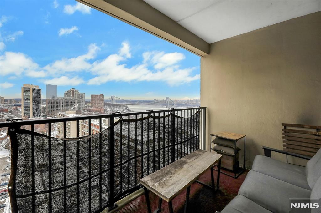 Photo of 6 Horizon Road #2209, Fort Lee, NJ 07024 (MLS # 26003124)