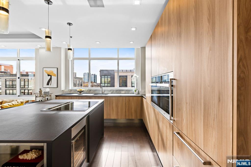 1100 Maxwell Lane PH1201