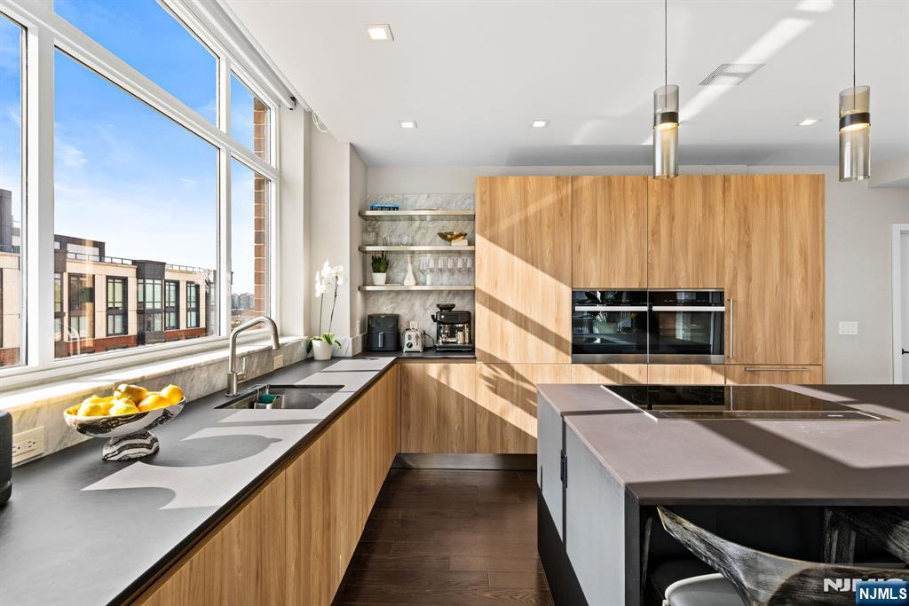 1100 Maxwell Lane PH1201