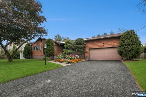 Photo of 44 Lynn Dr, Englewood Cliffs, NJ 07632 (MLS # 26002390)