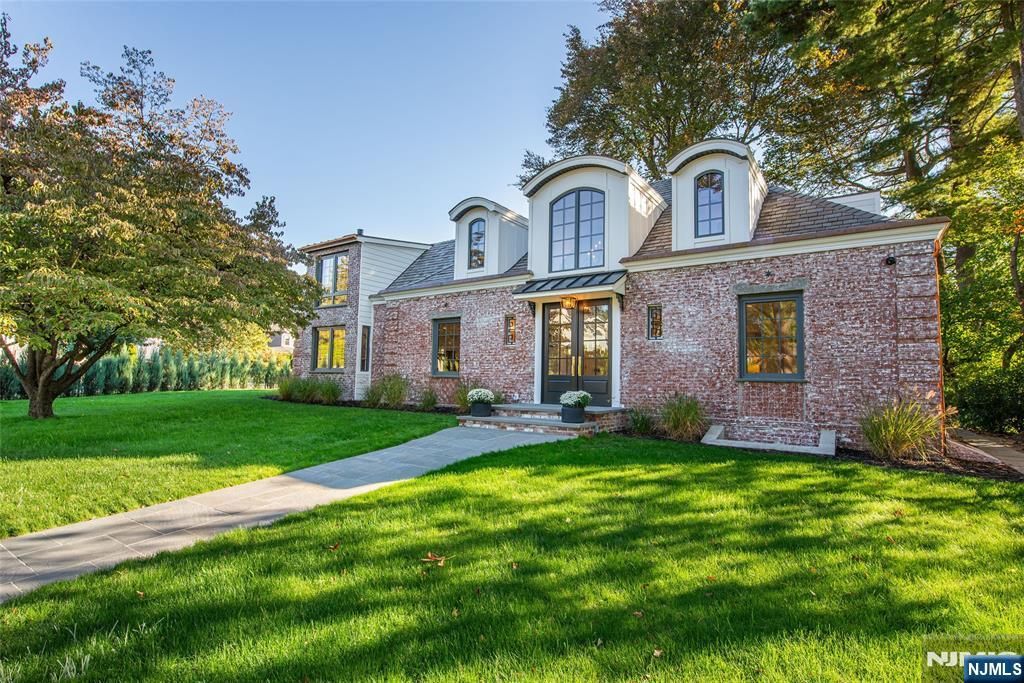 Photo of 96 Gates Avenue, Montclair, NJ 07042 (MLS # 25036474)