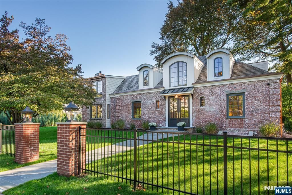 Photo of 96 Gates Avenue, Montclair, NJ 07042 (MLS # 25036474)