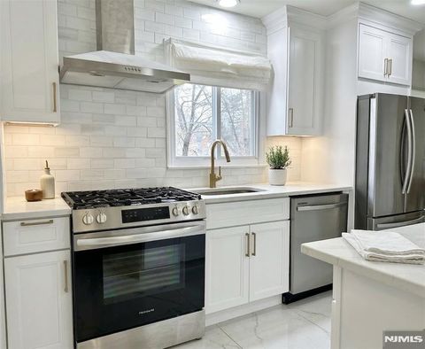 Photo of 32 Beechwood, Cresskill, NJ 07626 (MLS # 26008630)