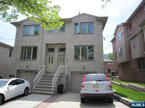 Photo of 2044 Ellery AVE, Fort Lee, NJ 07024 (MLS # 26026338)