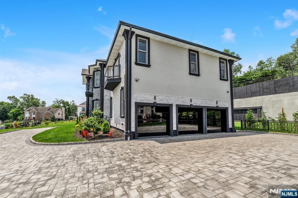 Photo of 125 Hamilton Trail, Totowa, NJ 07512 (MLS # 25037595)