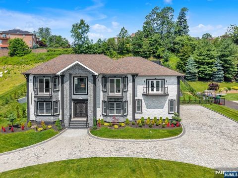 Photo of 125 Hamilton Trail, Totowa, NJ 07512 (MLS # 25037595)