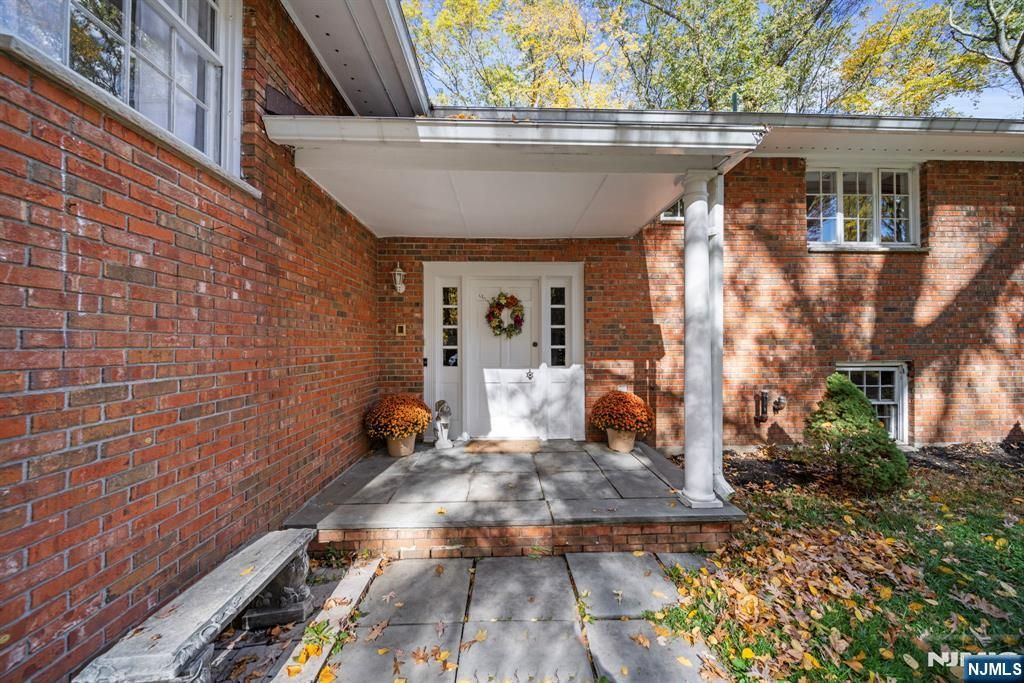 Photo of 564 Route 208, Franklin Lakes, NJ 07417 (MLS # 25034341)