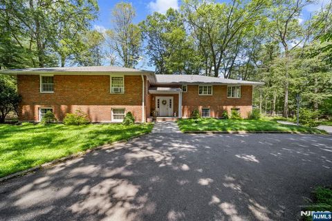Photo of 564 Route 208, Franklin Lakes, NJ 07417 (MLS # 25034341)