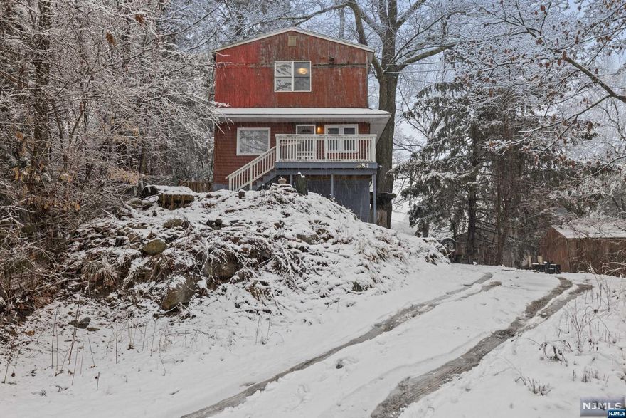 This country home overlooks Upper Greenwood Lake. Come on out and discover why this could be a perfect starter home or great investment opportunity for you. Seller will not make repairs and selling property AS IS.