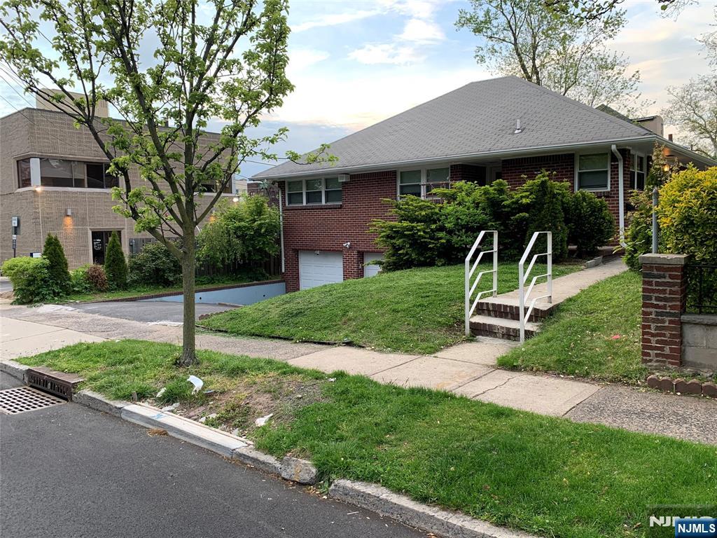 965 Maple Avenue