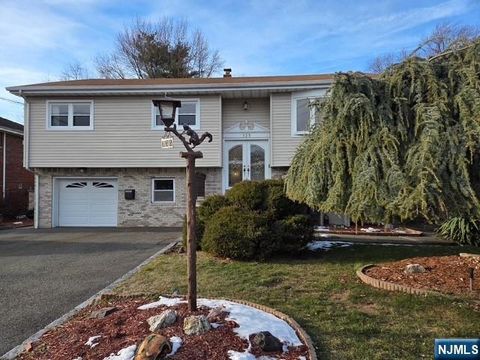 Photo of 135 Franklin St, Little Ferry, NJ 07643 (MLS # 26001067)