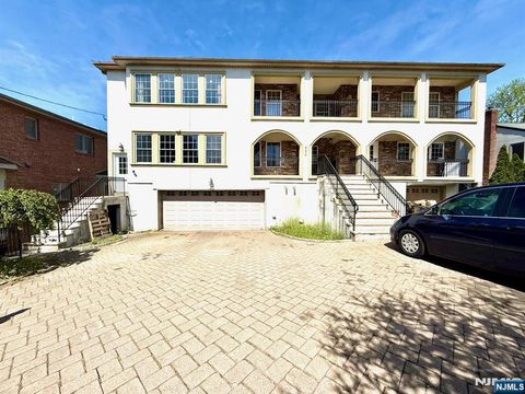 Photo of 423 Bergen Blvd, Palisades Park, NJ 07650 (MLS # 26014133)