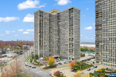Photo of 300 Winston Drive #C1601, Cliffside Park, NJ 07010 (MLS # 25038186)