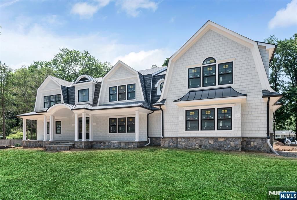 Photo of 46 Locust Lane, Upper Saddle River, NJ 07458 (MLS # 25026995)