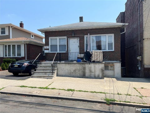 Photo of 254 Farnham AVE, Lodi, NJ 07644 (MLS # 26024481)