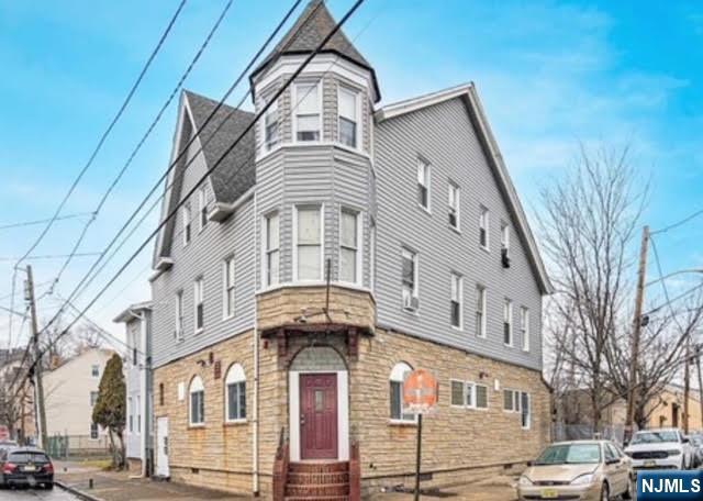 8488 Jefferson Street, Paterson, New Jersey - 15 Bedrooms  
6 Bathrooms  
29 Rooms - 