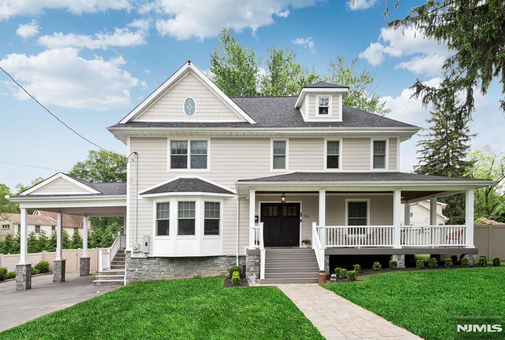 334 Durie Avenue, Closter, New Jersey - 4 Bedrooms  
4 Bathrooms  
10 Rooms - 