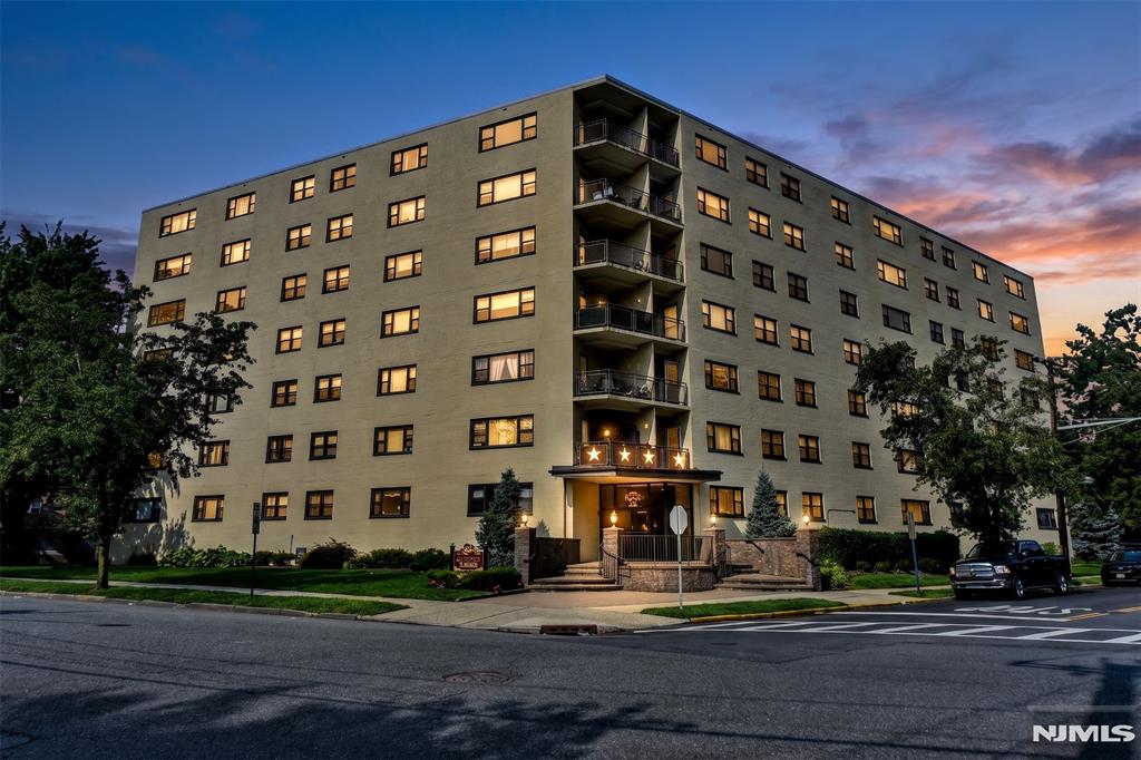 25 Grand Avenue 2J