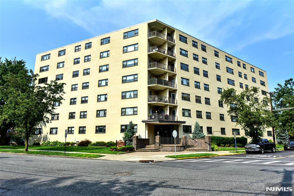 25 Grand Avenue 2J