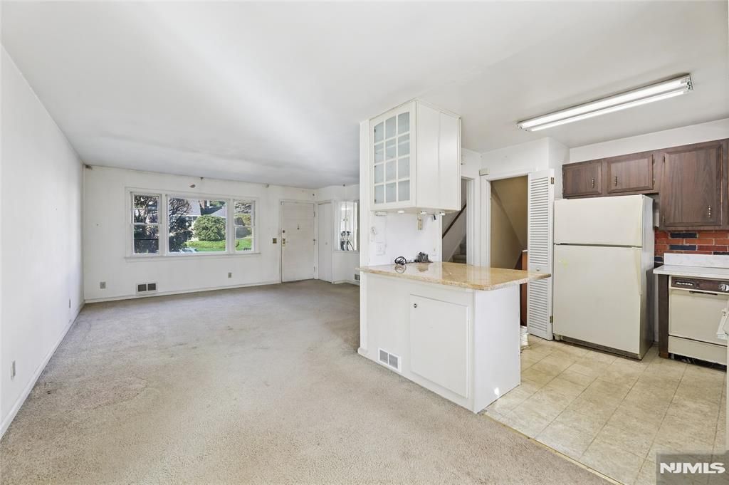 Photo of 39 Birch Avenue, Bergenfield, NJ 07621 (MLS # 25037404)