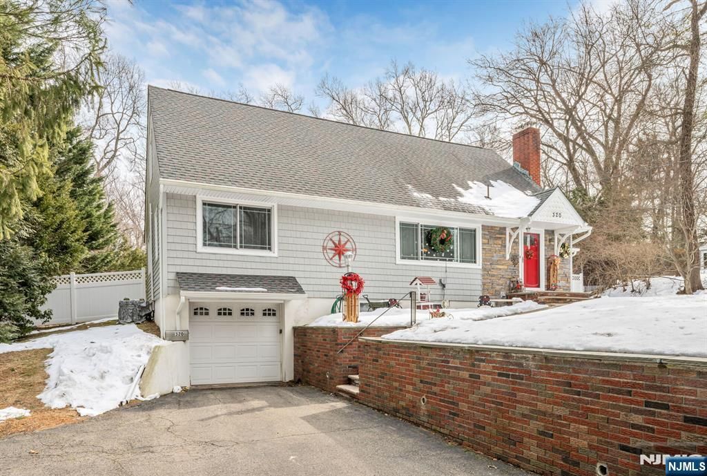 Photo of 320 Cedar Hill Avenue, Wyckoff, NJ 07481 (MLS # 26006890)