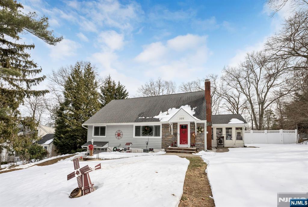 320 Cedar Hill Avenue