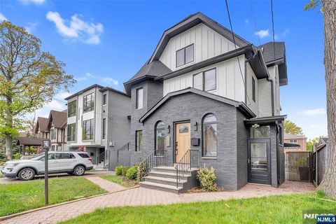 Photo of 1053 Anderson Avenue, Fort Lee, NJ 07024 (MLS # 26015737)