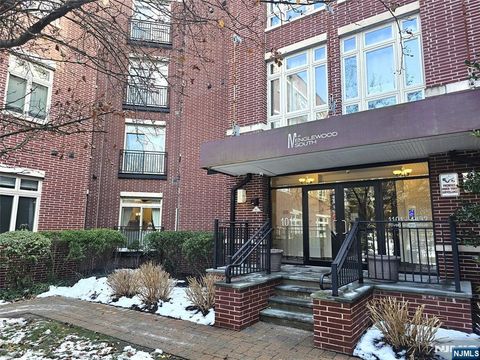 Photo of 1121 Riverview Avenue #121, Englewood, NJ 07631 (MLS # 25043457)