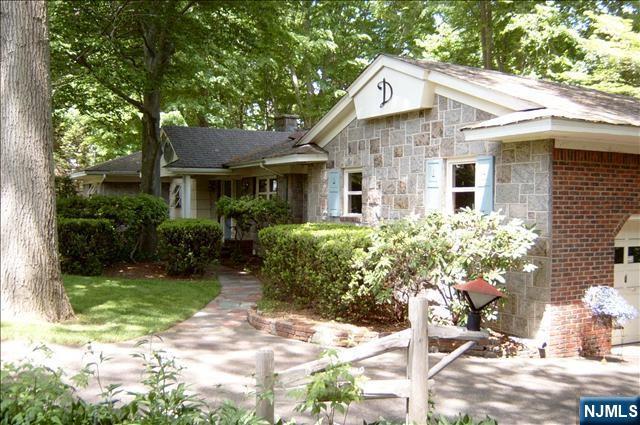 711 W SADDLE RIVER Road