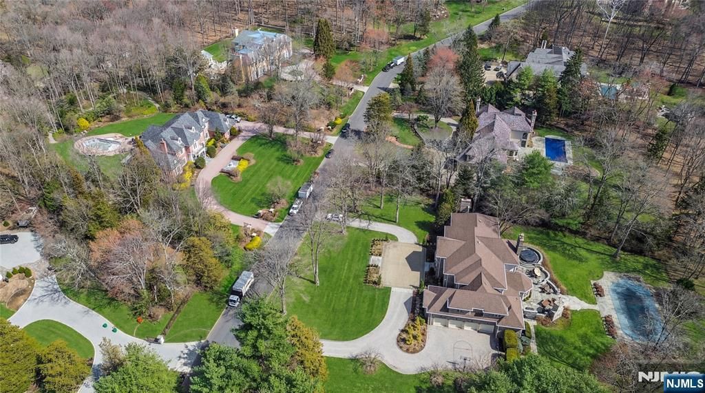 Photo of 2 Alford Drive, Saddle River, NJ 07458 (MLS # 26011304)