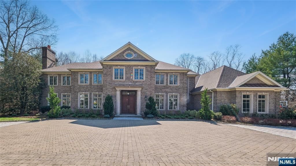Photo of 2 Alford Drive, Saddle River, NJ 07458 (MLS # 26011304)