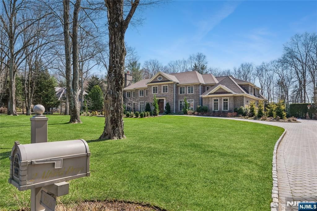 Photo of 2 Alford Drive, Saddle River, NJ 07458 (MLS # 26011304)