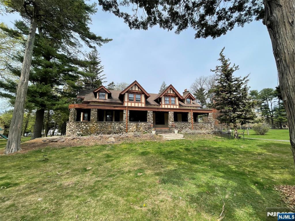Property for Sale at 5557 Ridgeway Avenue, West Orange, New Jersey - Bedrooms: 12 
Bathrooms: 7.5 
Rooms: 23  - $1,000,000