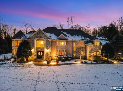 Photo of 2 Stewart Court, Old Tappan, NJ 07675 (MLS # 26002690)