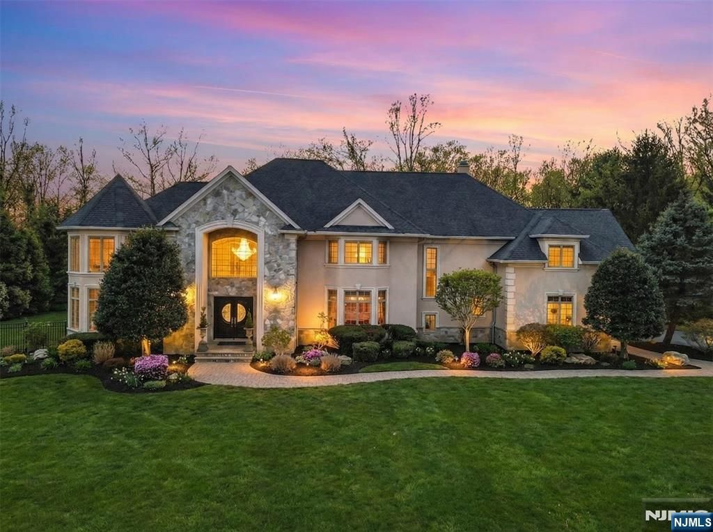 Photo of 2 Stewart Court, Old Tappan, NJ 07675 (MLS # 26002690)