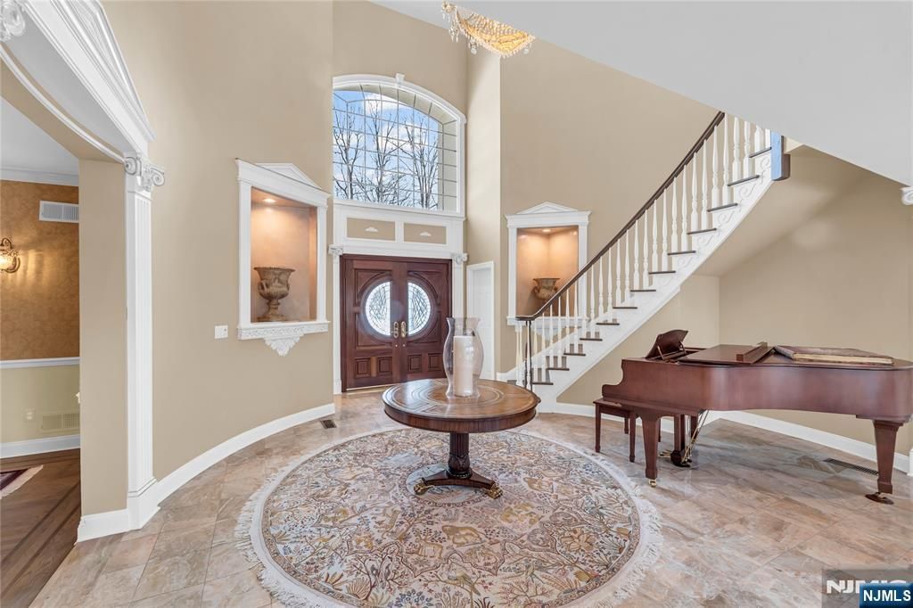 Photo of 2 Stewart Court, Old Tappan, NJ 07675 (MLS # 26002690)