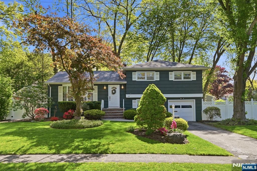 Photo of 291 S Chestnut Street, Twp of Washington, NJ 07676 (MLS # 26016490)