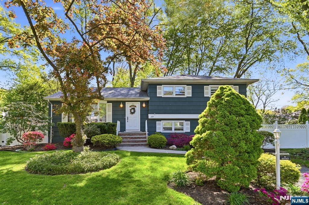 Photo of 291 S Chestnut Street, Twp of Washington, NJ 07676 (MLS # 26016490)