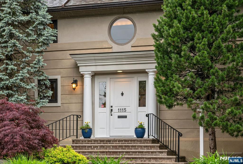 1115 Buckingham Road, Fort Lee, New Jersey - 5 Bedrooms  
5 Bathrooms  
10 Rooms - 
