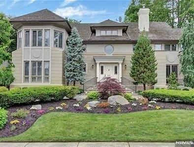 1115 Buckingham Road, Fort Lee, New Jersey - 5 Bedrooms  
5 Bathrooms  
10 Rooms - 