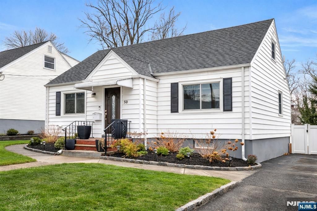 Photo of 50 Henry Street, Hasbrouck Heights, NJ 07604 (MLS # 26006121)