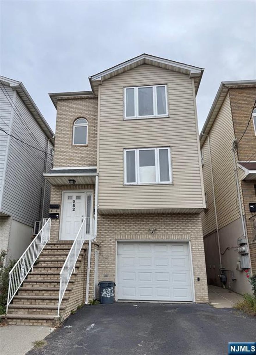 NICE SPACIOUS 3 BEDROOMS APARTMENT FOR RENT WITH 2 FULL BATHS. TOTAL: 3 BEDROOMS, (ONE BATH ROOM IS INSIDE THE MASTER BEDROOM), LIVING ROOM AND KITCHEN. LANDLORD PROVIDES LAUNDRY WITH SHARE WASHER AND DRYER AT THE BASEMENT. TENANT PAYS SEPARATE UTILITY. CLOSE TO HOTEL, RUTGERS UNIVERSITY, SUPER MARKETS, RESTAURANTS, MEMBERSHIP GYM, SHOPPINGS, PARKS AND MANY MORE. DO NOT WALK IN DIRECT.. BY APPOINTMENT ONLY. DO NOT GO IN DIRECT. A MUST SEE!!