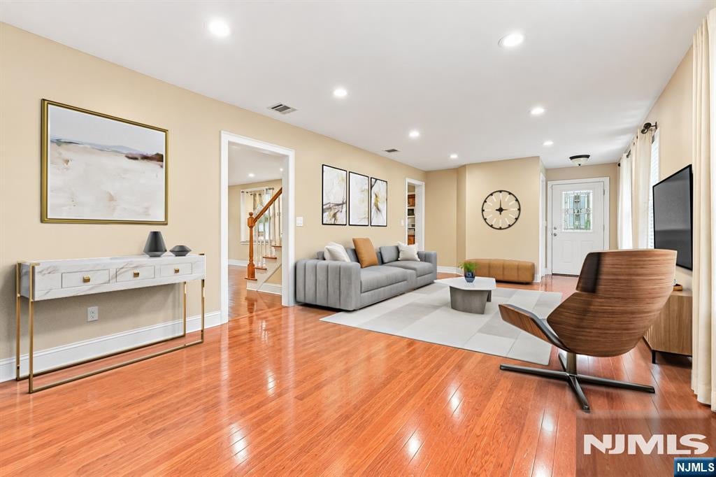 818 Ridge Road