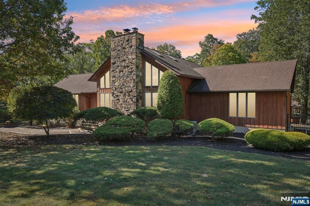 Photo of 766 Natures Way, Franklin Lakes, NJ 07417 (MLS # 25034954)