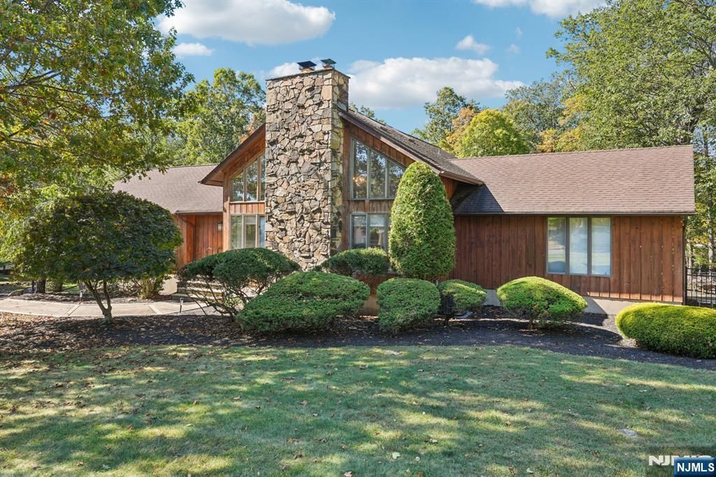 Photo of 766 Natures Way, Franklin Lakes, NJ 07417 (MLS # 25034954)