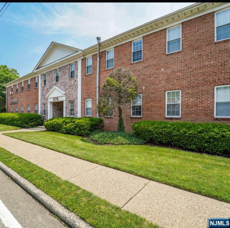 A newly renovated ground floor 974 square feet move-in ready commercial suite with lots of natural light. Great opportunity to grow your existing or new business. Minutes away from major highways. Monthly fee for water. Shared gas bill with next door tenant.